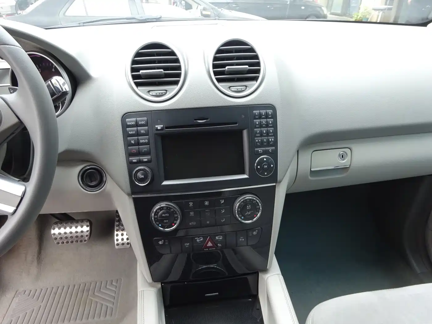 Mercedes-Benz M-Class 2010 ML 300 4MATIC фото 12
