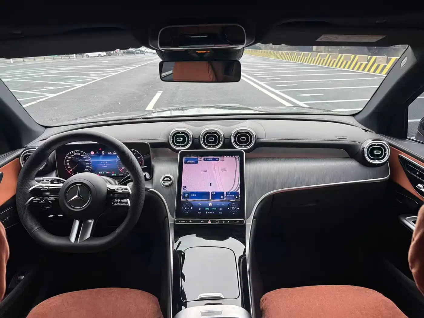 Mercedes-Benz GLC 2024 GLC 260 L 4MATIC Luxury 5-seater фото 6