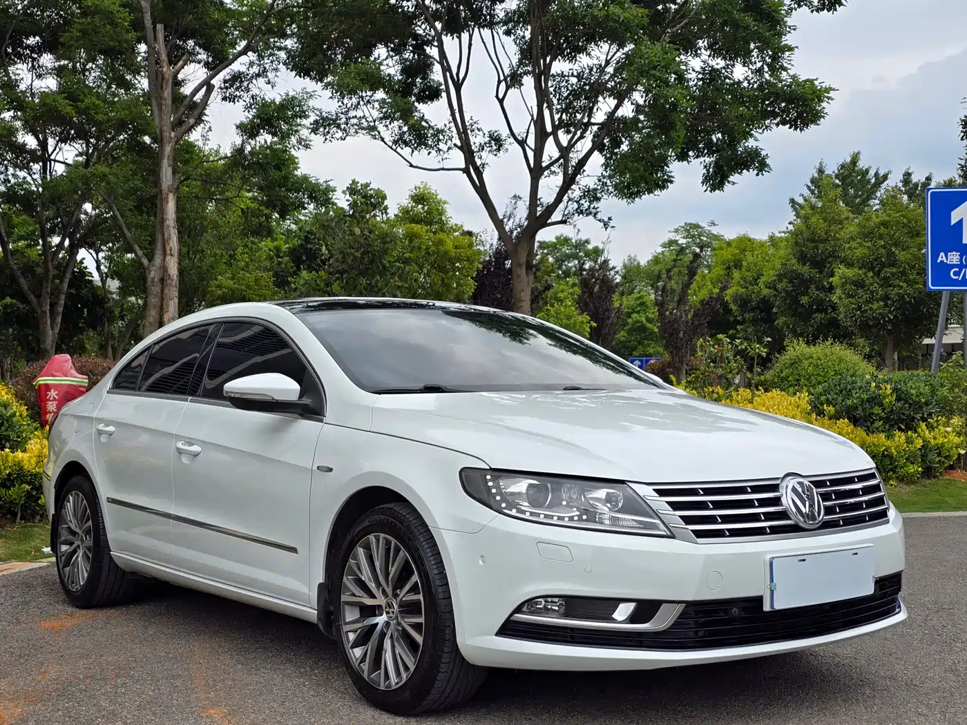 Volkswagen FAW-Volkswagen CC 2016 Model 1.8TSI Luxury фото 3