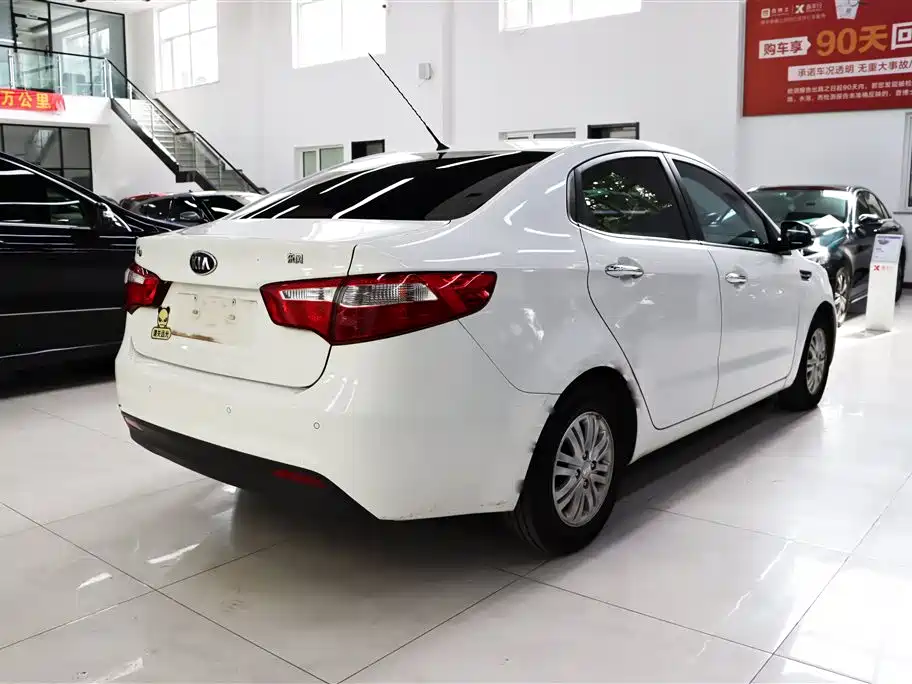Kia K2 2012 Sedan 1.4L AT GLS Commemorative Edition фото 8