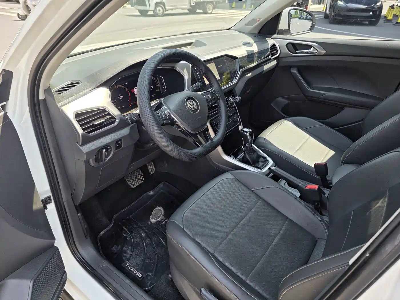 Volkswagen T-Cross 2019 280TSI DSG Luxury Edition фото 8
