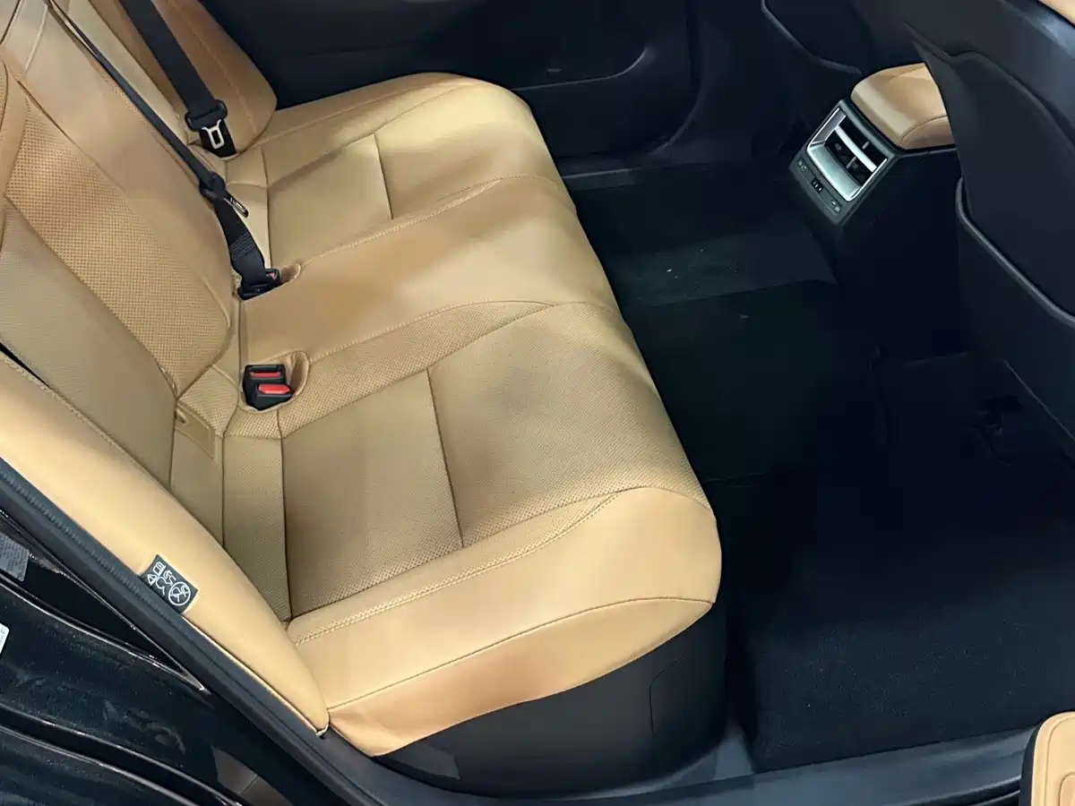 Lexus ES 2026 2025 Model 300h Base Version
