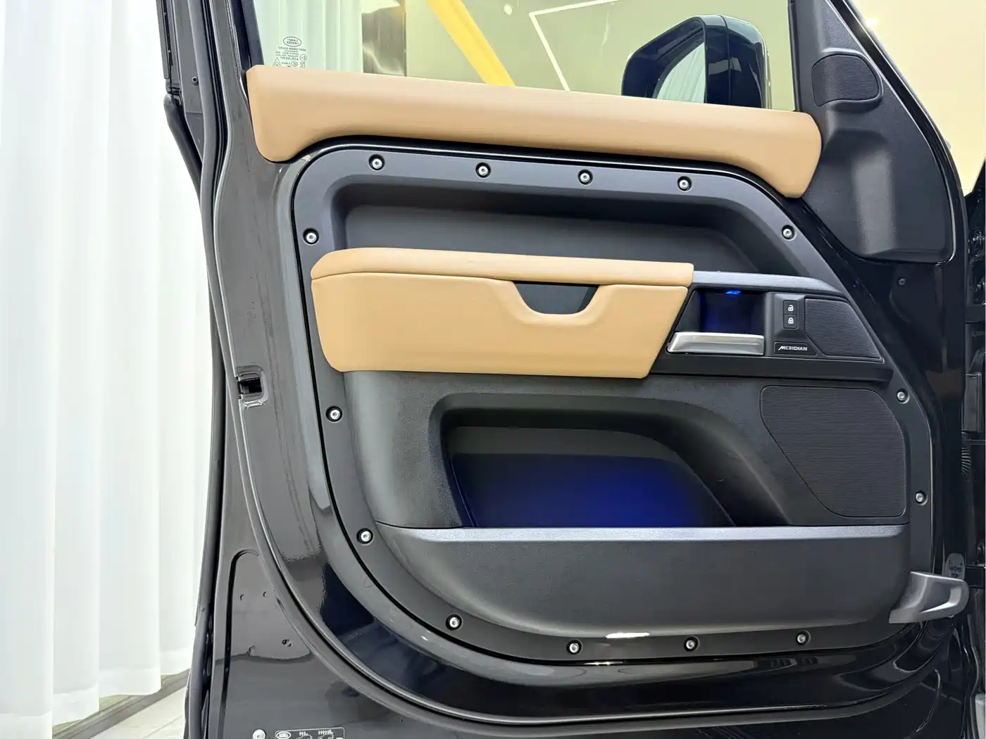 Land Rover Defender 2025 110 3.0T P400 -Dynamic HSE фото 3