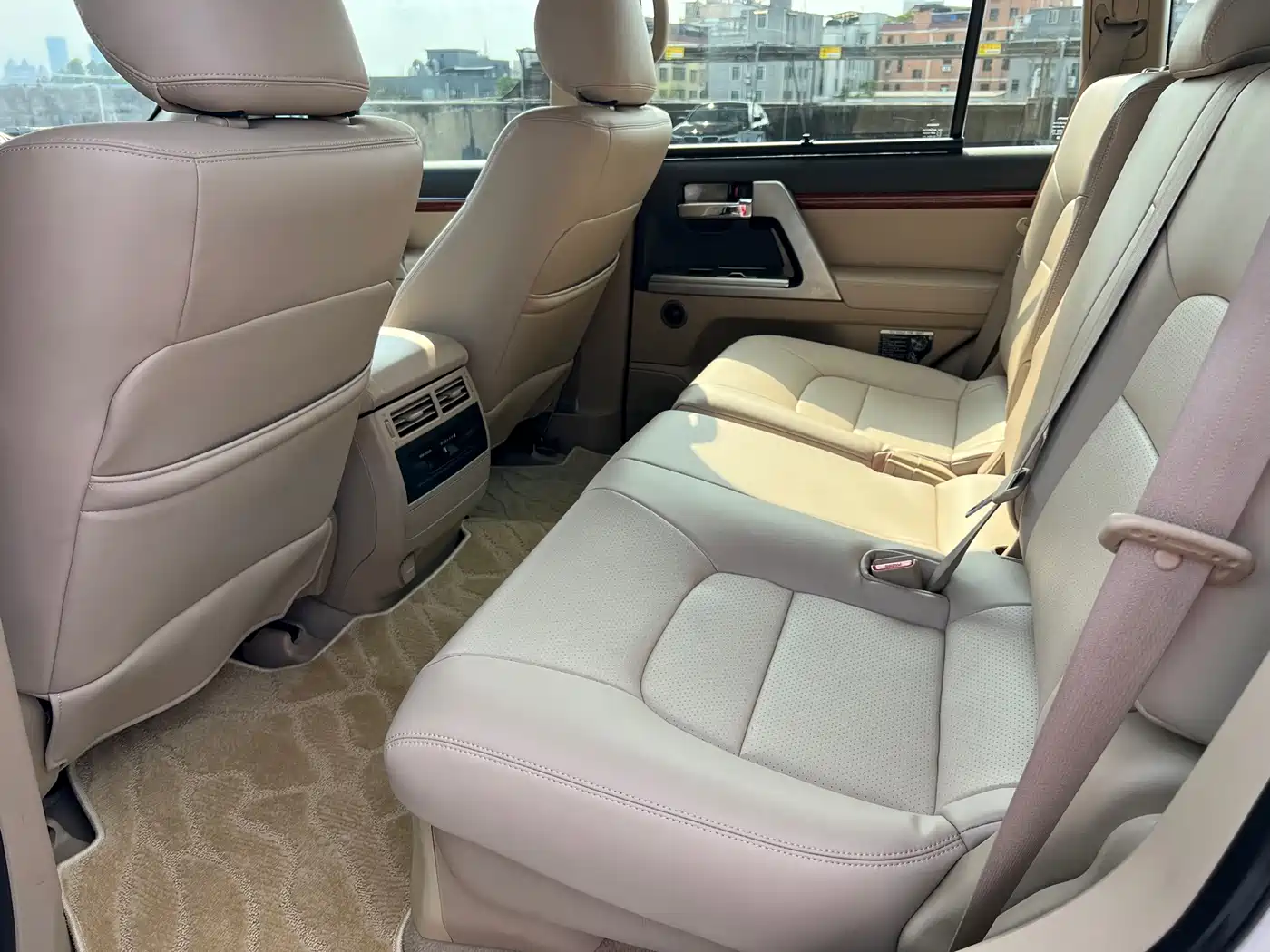 Toyota Land Cruiser (Import) 2015 4.6L V8 Middle East Limited Edition фото 13