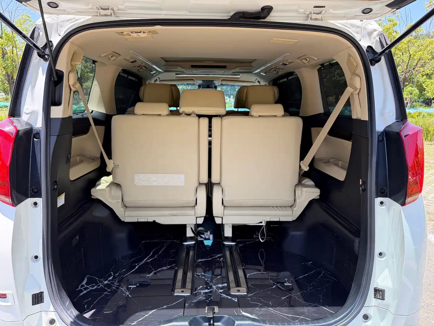 Toyota Alphard 2021 Hybrid 2.5L Premium фото 15