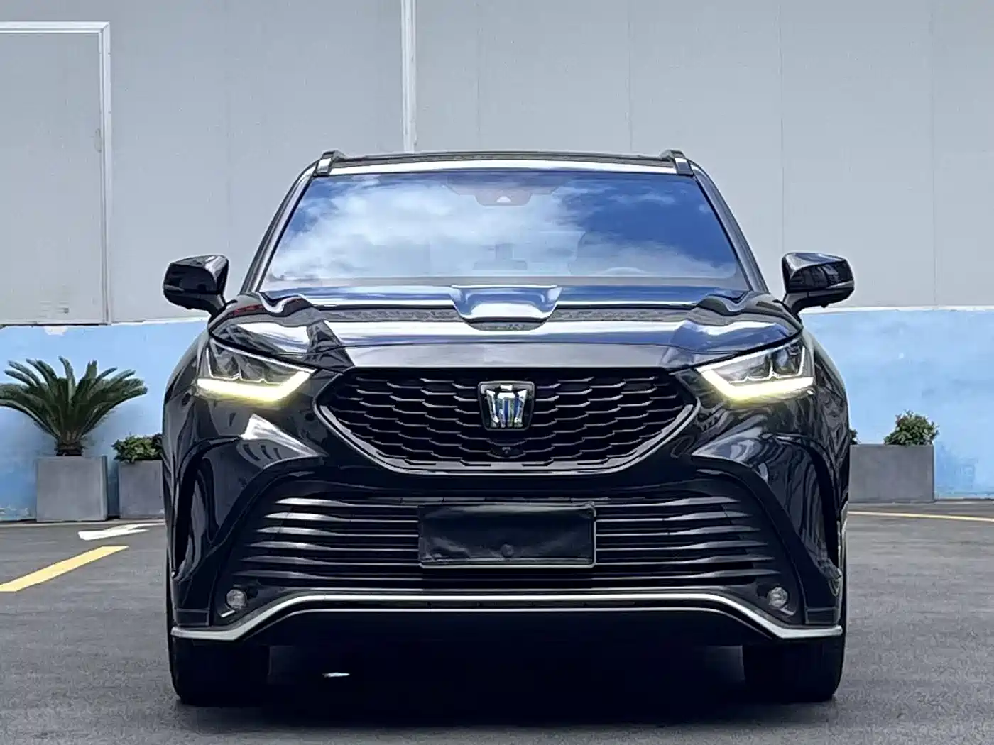 Toyota Crown Kluger 2023 2.5L HEV AWD Luxury Edition фото 2