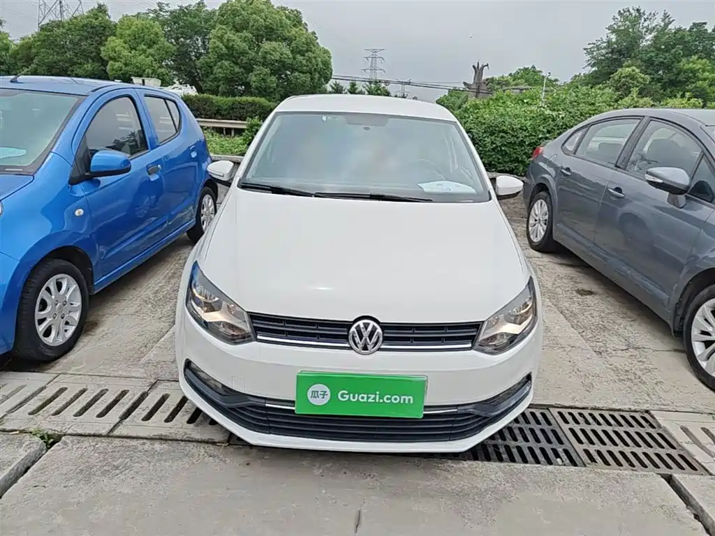 Volkswagen Polo 2014 1.4L Manual Trend Edition фото 3