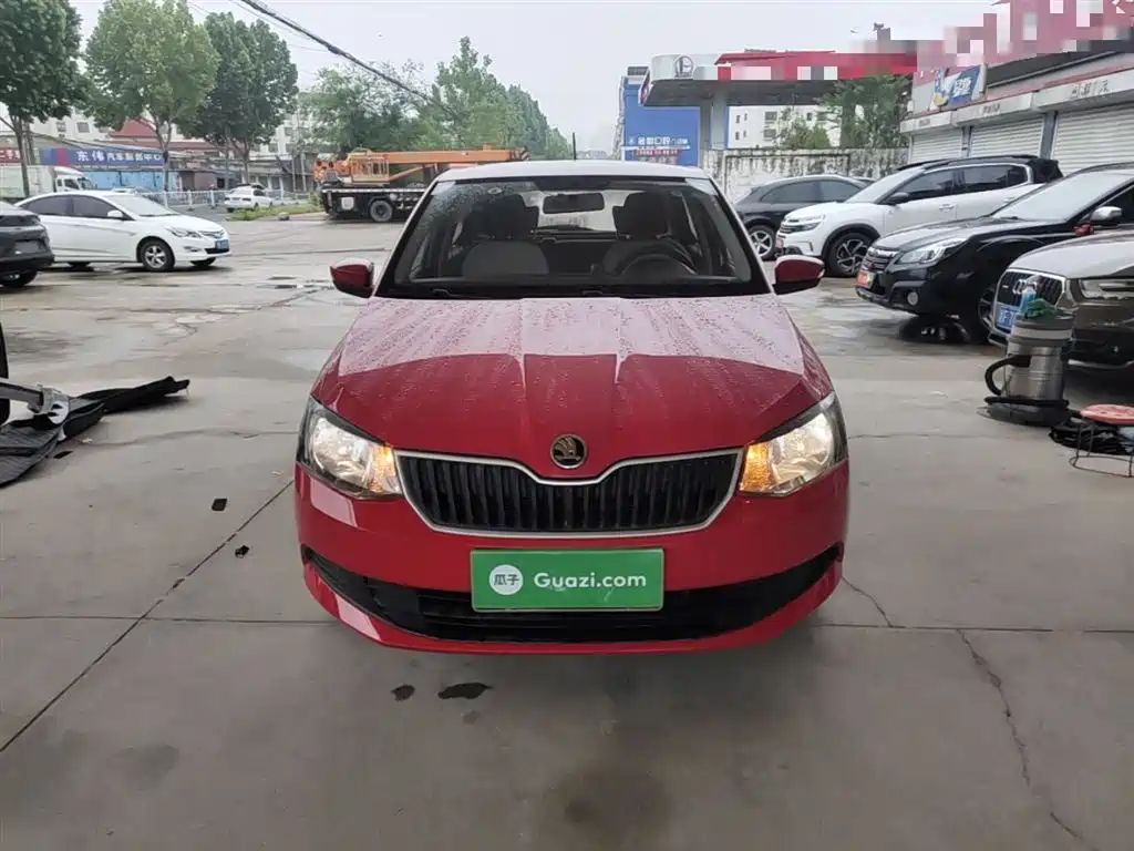 Škoda Fabia 2015 1.4L Manual Advance Edition фото 3