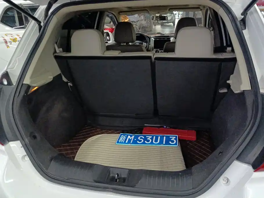 Venucia R50 2015 2015 1.6L Automatic Luxury Edition
