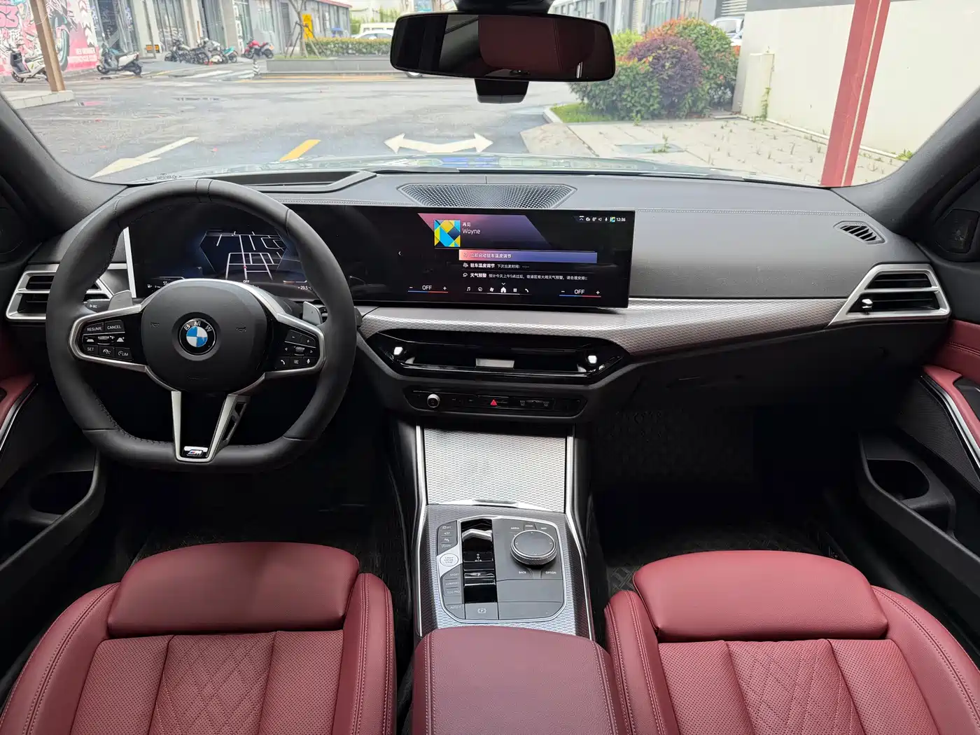 BMW 3 Series 2025 330i M Sport Night Edition фото 7