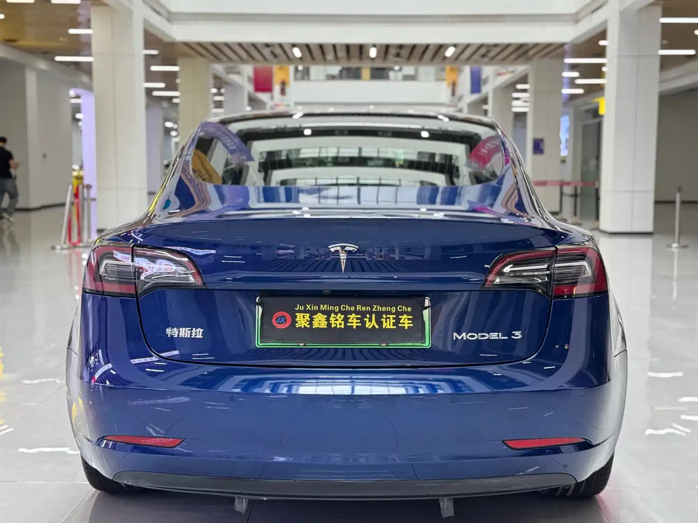 TESLA MODEL 3