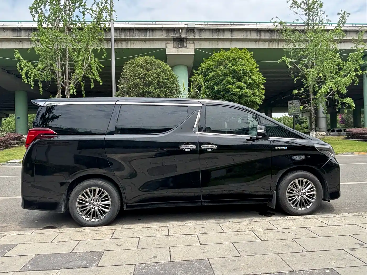 Toyota Alphard 2021 Hybrid 2.5L Premium фото 21