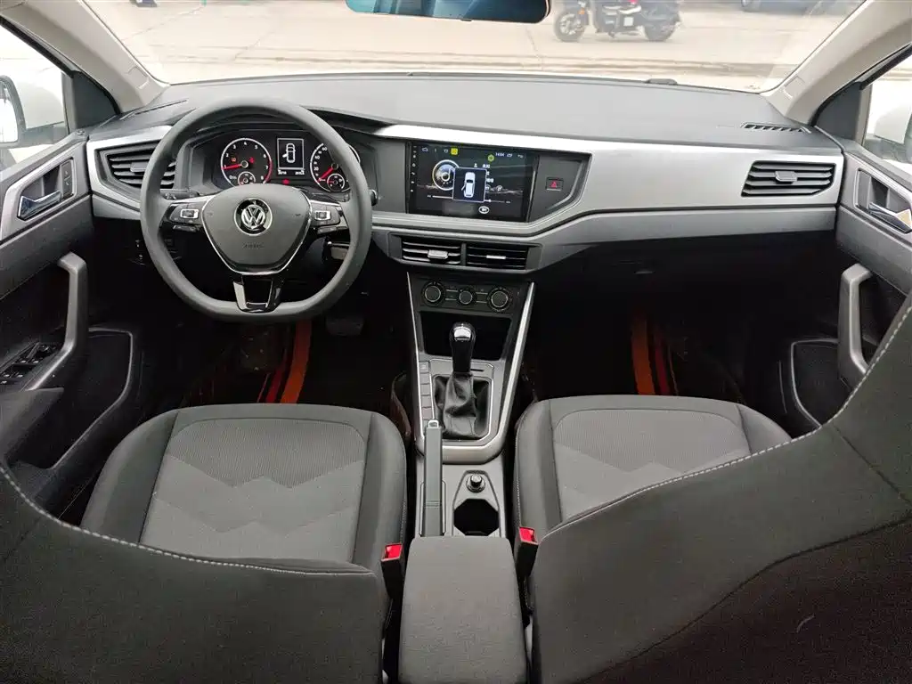 Volkswagen Polo 2019 Plus 1.5L Automatic Panorama Enjoyment Edition фото 6