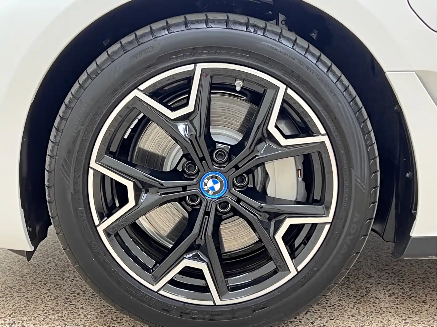 BMW i3 2024 eDrive 40 L Night Sport Package фото 11