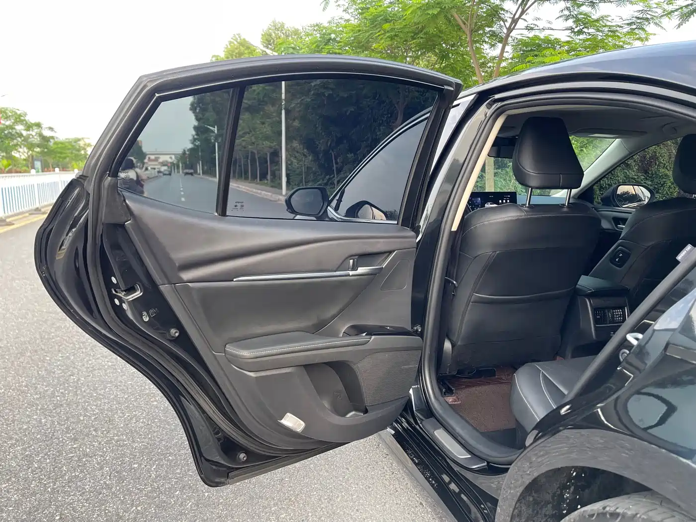 Toyota Camry 2024 Hybrid 2.0HGVP Luxury Edition фото 29