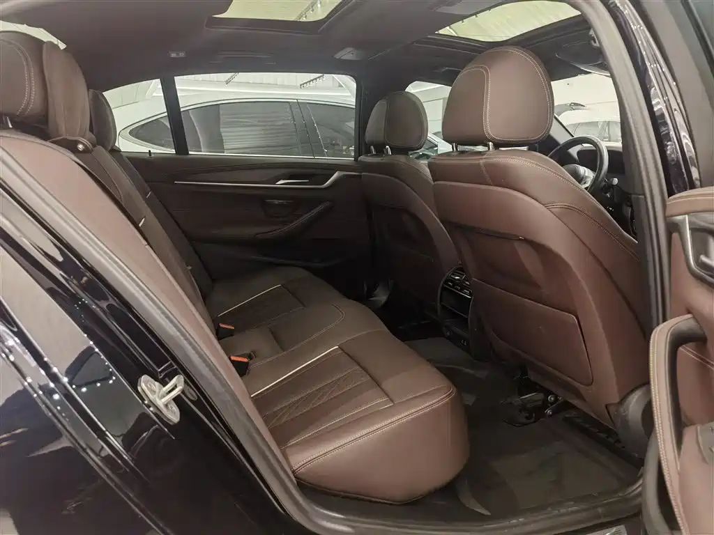 BMW 5 Series 2023 Facelift 530Li Leading M Sport Package фото 18