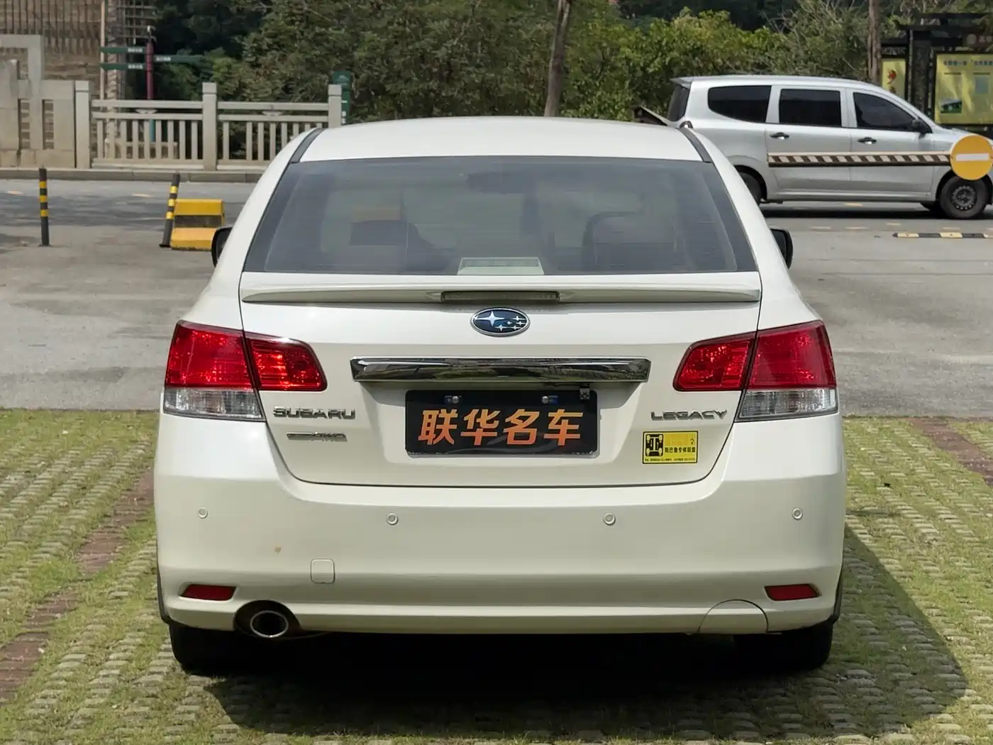 Subaru Legacy 2010 Model 2.5i Luxury Edition фото 7