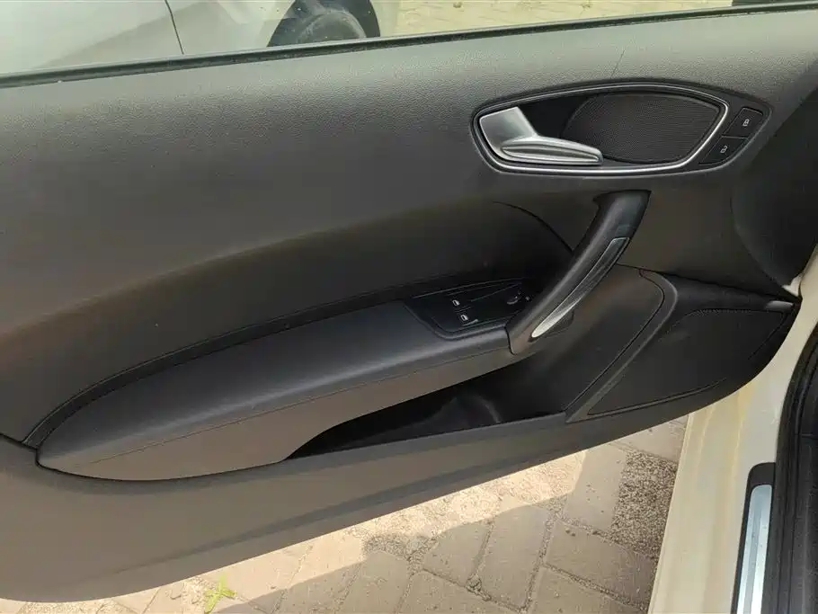 Audi A1 2012 1.4 TFSI Ego фото 7