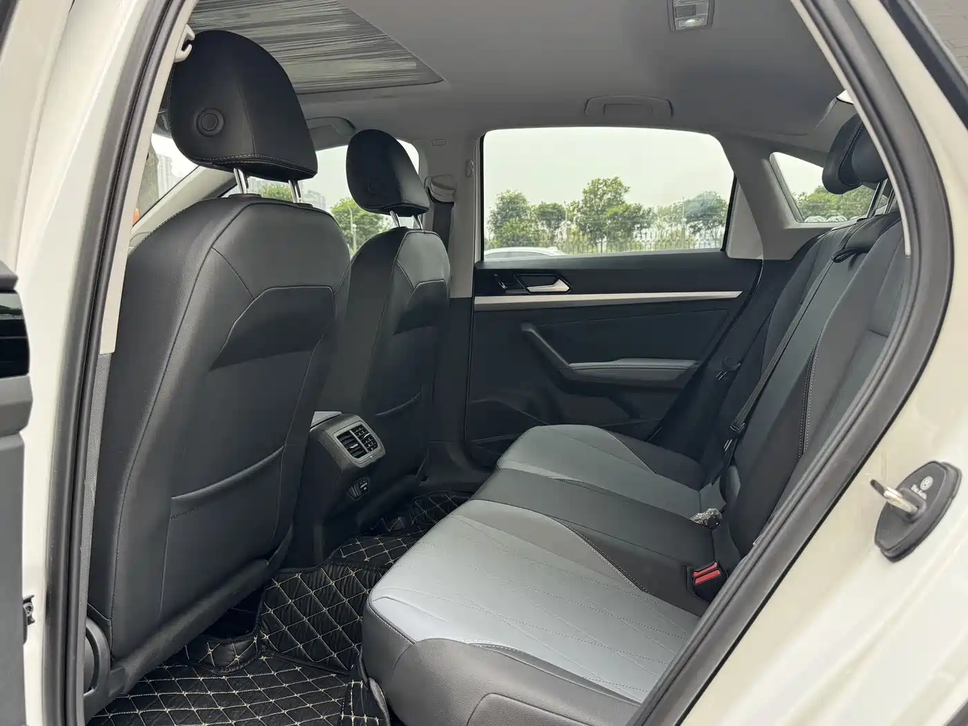 Volkswagen Lavida 2024 Model 1.5L Automatic Starlight 5 Million Edition фото 5
