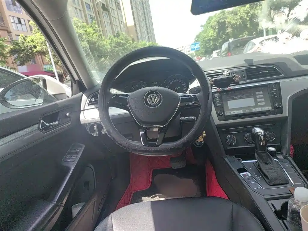 Volkswagen Lamando 2015 230TSI DSG Style фото 3