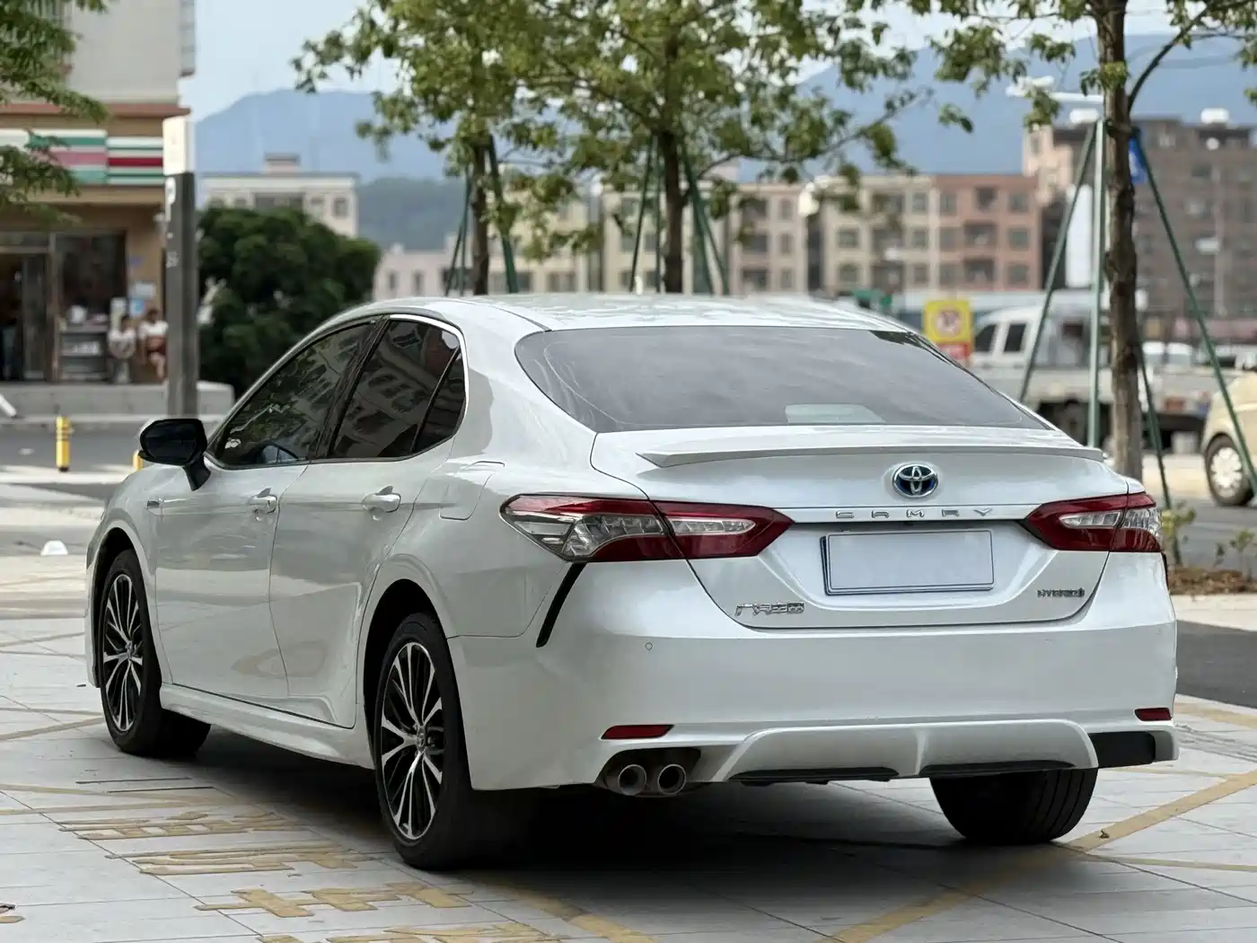Фото 12 - Toyota Camry