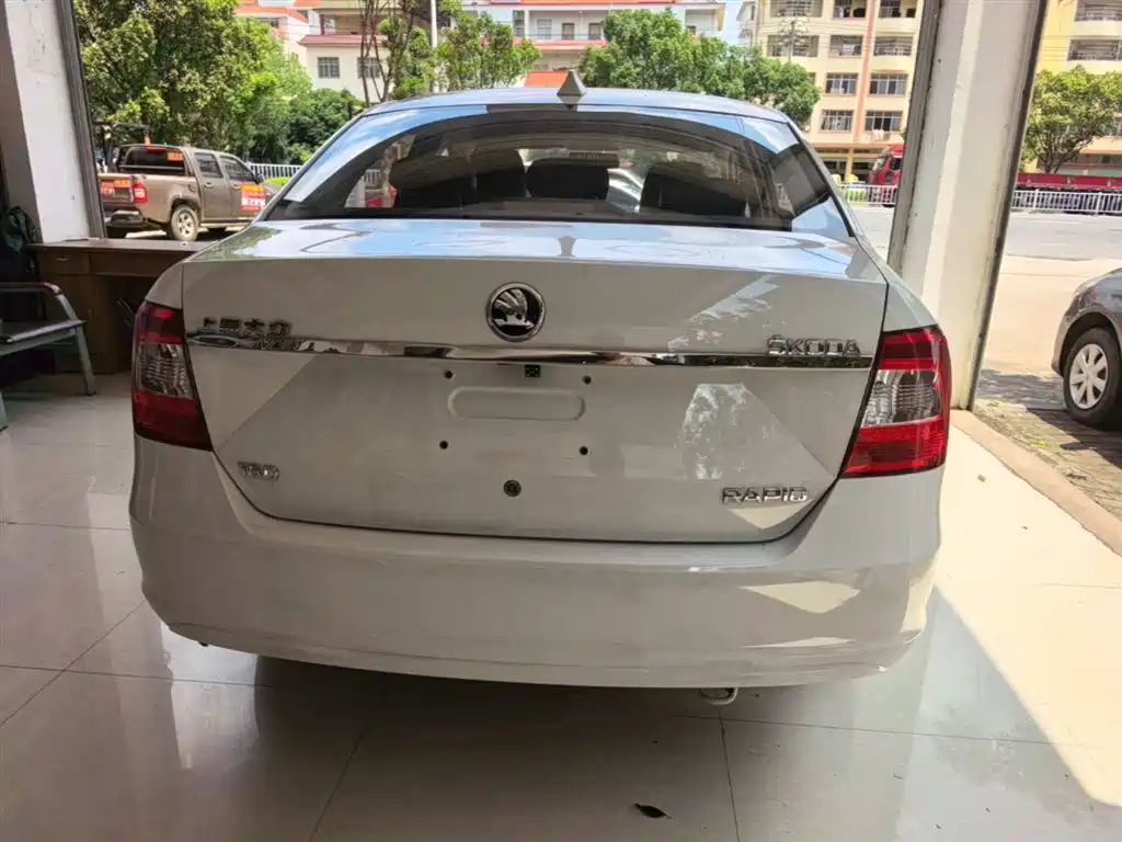 Škoda Rapid 2016 1.6L Automatic Forward Edition фото 6