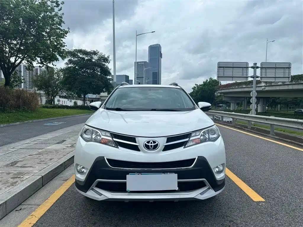 Toyota RAV4 Rongfang 2015 2.0L CVT 2WD Trend Edition фото 2