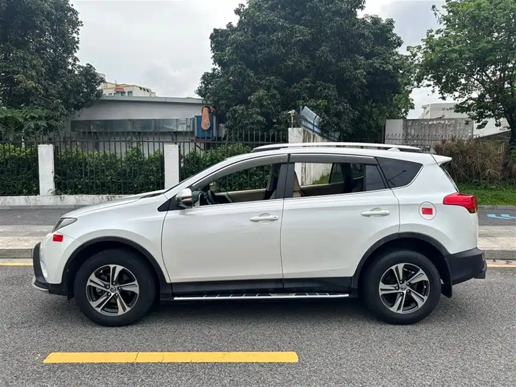 Toyota RAV4 Rongfang 2015 2.0L CVT 2WD Trend Edition фото 9