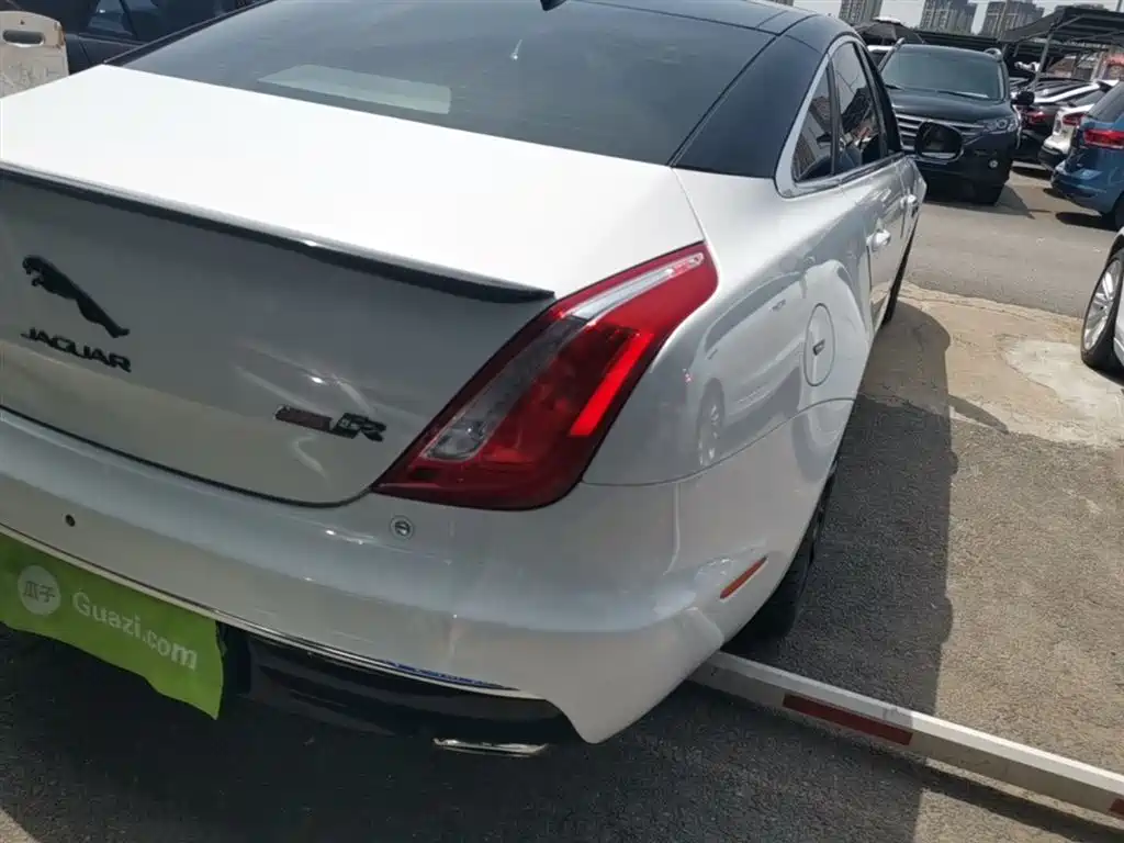 JAGUAR XJ