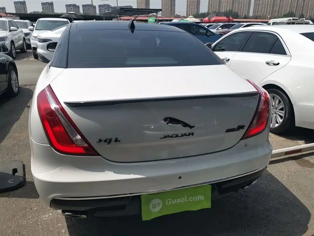 JAGUAR XJ
