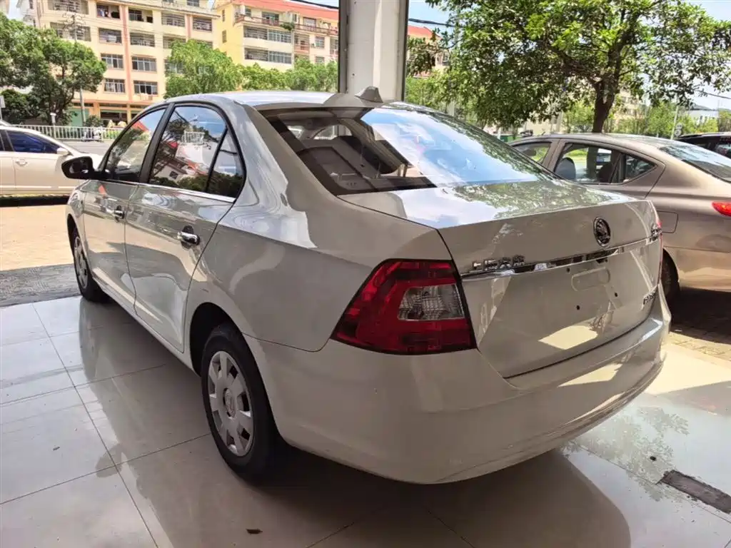 Škoda Rapid 2016 1.6L Automatic Forward Edition фото 5