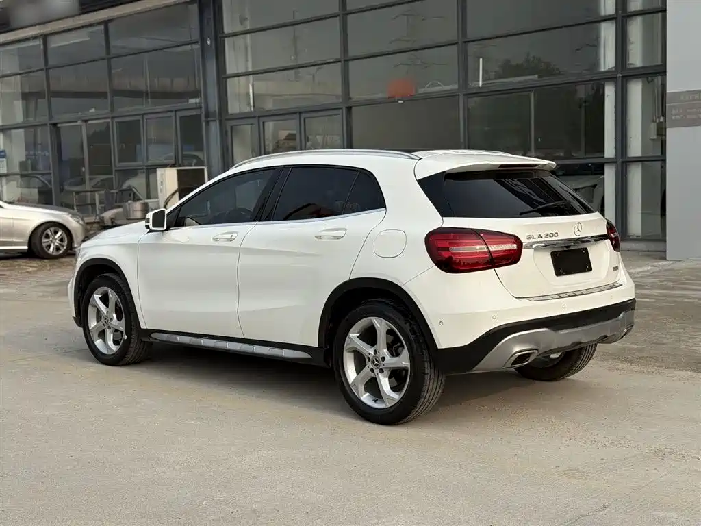 Mercedes-Benz GLA 2018 GLA 200 Dynamic фото 23