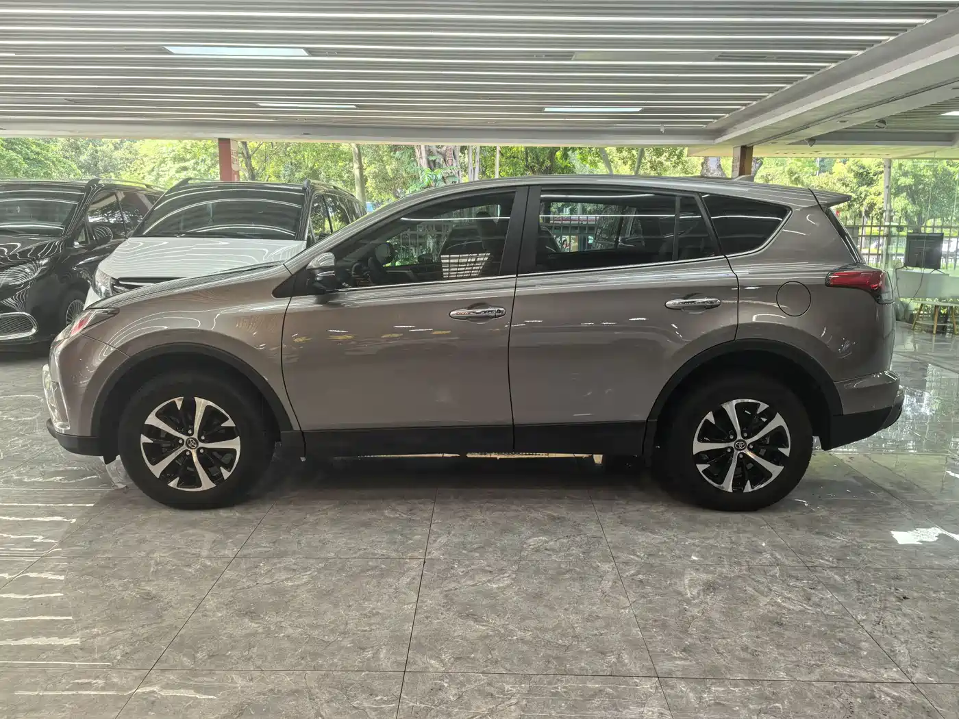 Toyota RAV4 Rongfang 2016 2.0L CVT 2WD Trend (China V) фото 5
