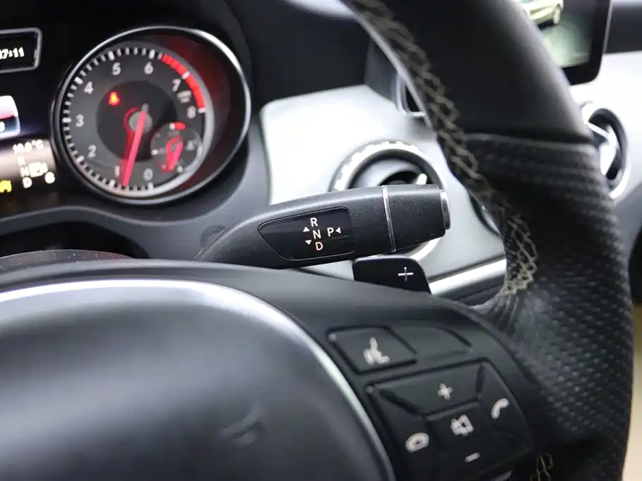 Mercedes-Benz GLA 2016 GLA 220 4MATIC Fashion фото 9
