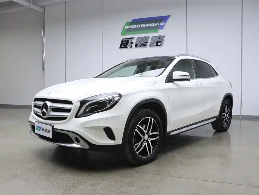 Mercedes-Benz GLA 2016 GLA 220 4MATIC Fashion