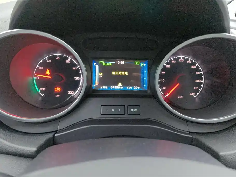 BYD Yuan New Energy 2018 EV360 Smart Connected Cool Edition фото 14