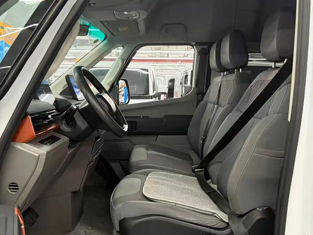 Yuan Cheng Farizon Super VAN 2024 2024 Smart Wealth Edition Short Wheelbase Medium Roof 68kWh