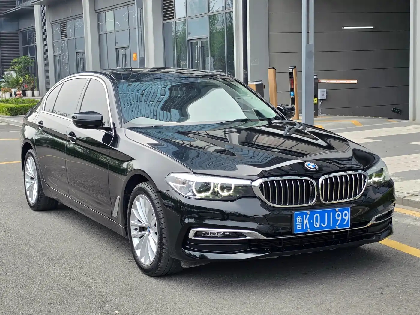 BMW 5 Series 2019 525Li Luxury Package фото 3