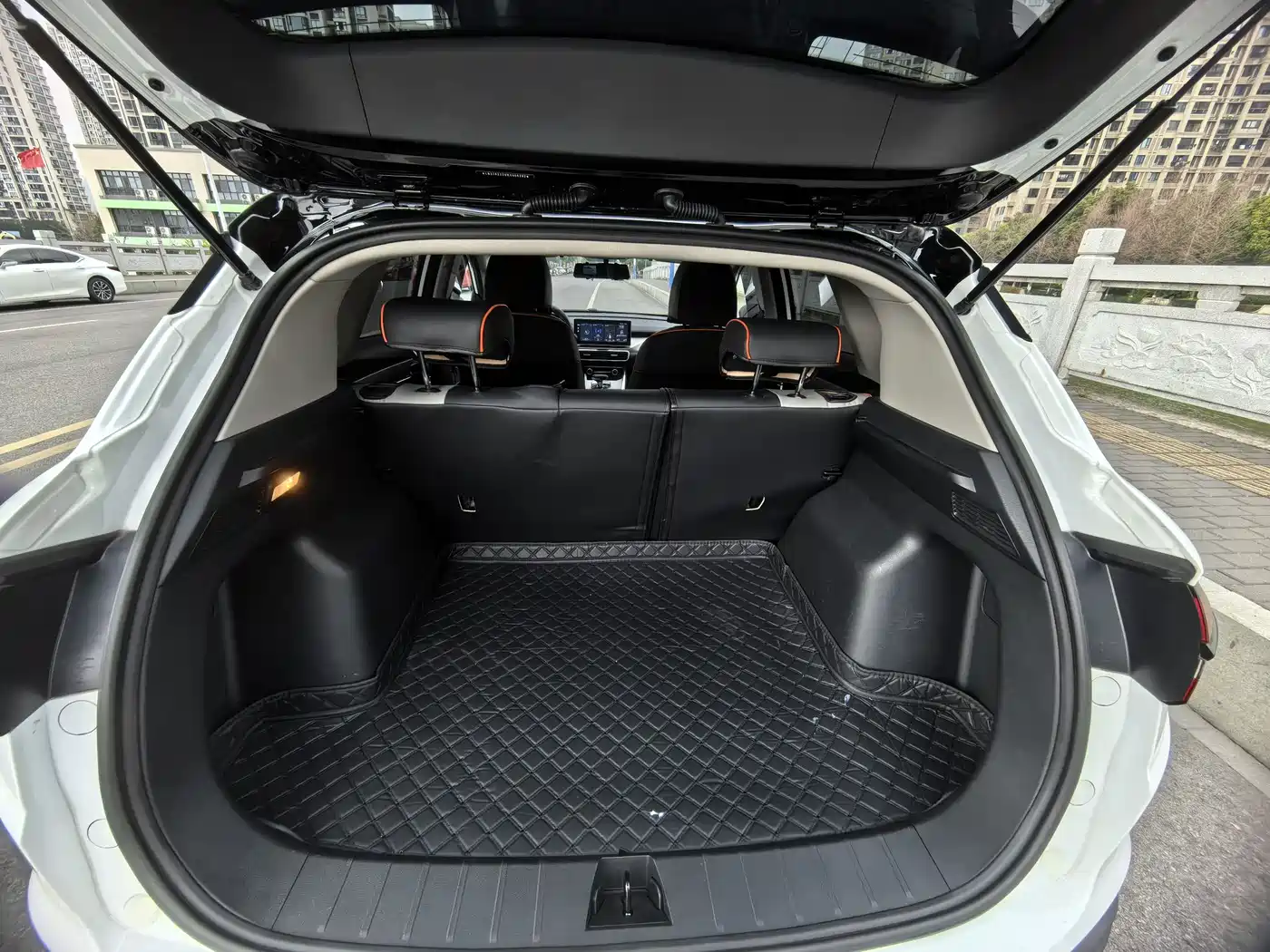 GEELY AUTOMOBILE BINYUE