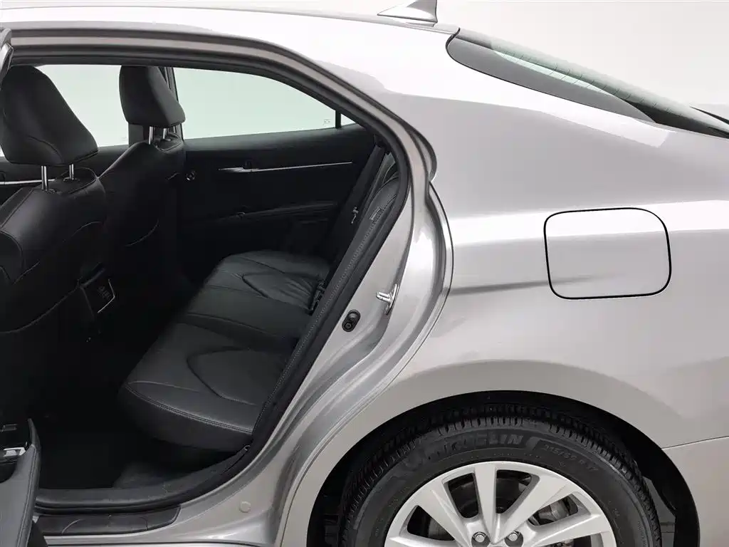 Toyota Camry 2021 Hybrid 2.5HGVP Leading Edition фото 15