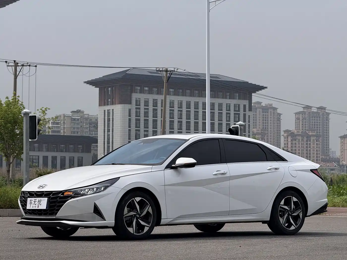 Hyundai Elantra 2022 1.5L CVT LUX Premium Edition