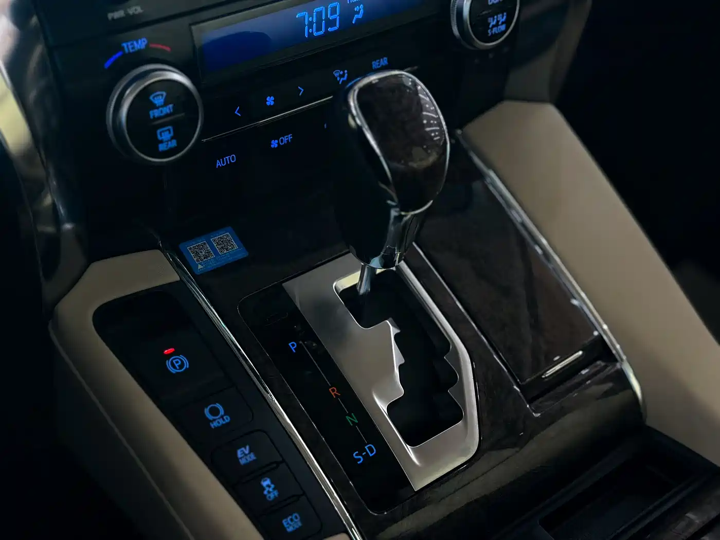 Toyota Vellfire 2021 Crown Hybrid 2.5L HV Premium Edition фото 10