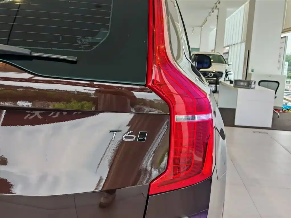Фото 17 - Volvo XC90