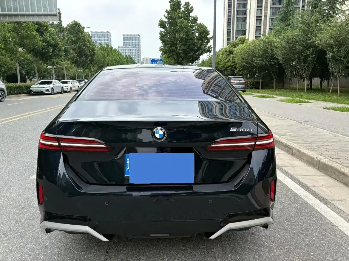 BMW 5 Series 2024 530Li Premium M Sport Package фото 8