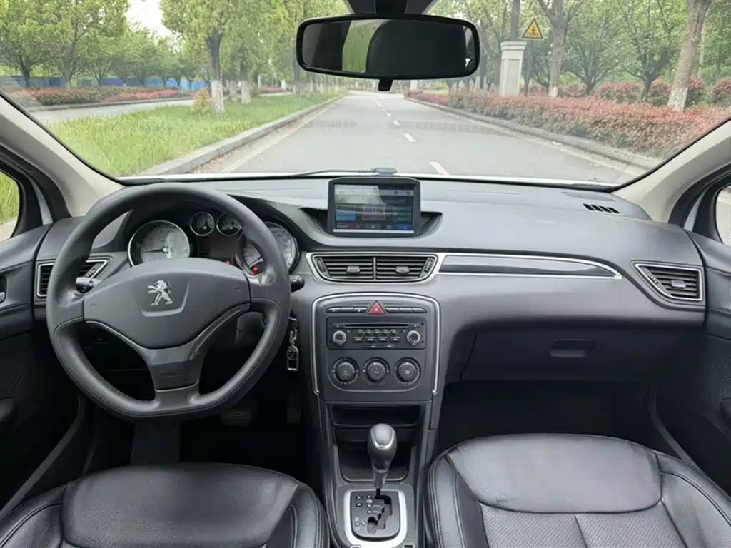 Peugeot 308 2014 Model Joy Edition Classic 1.6L Automatic Superior Style фото 24