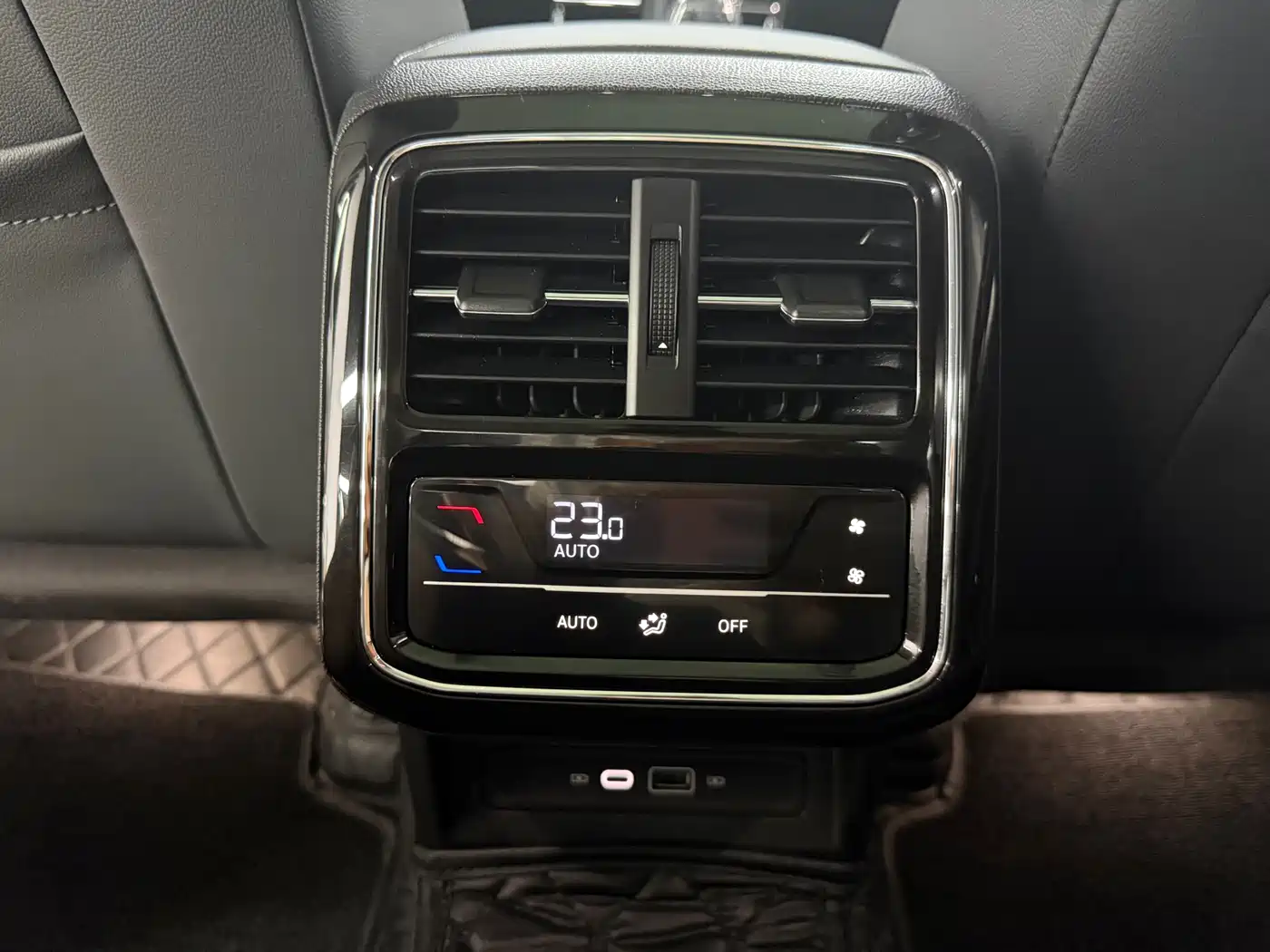 Volkswagen Passat 2023 330TSI Luxury Edition фото 9