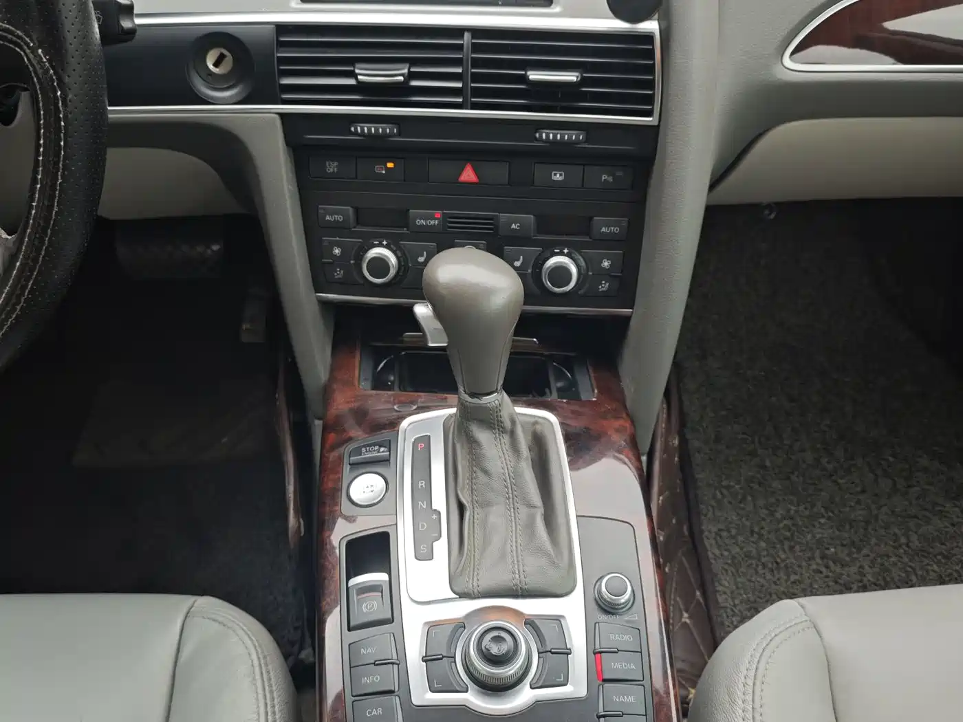 Audi A6L 2011 Model 2.8 FSI Comfort фото 7