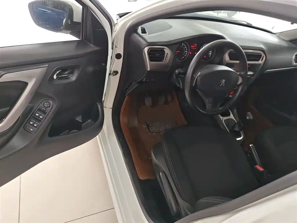 Peugeot 301 2014 1.6L Manual Luxury Edition фото 12