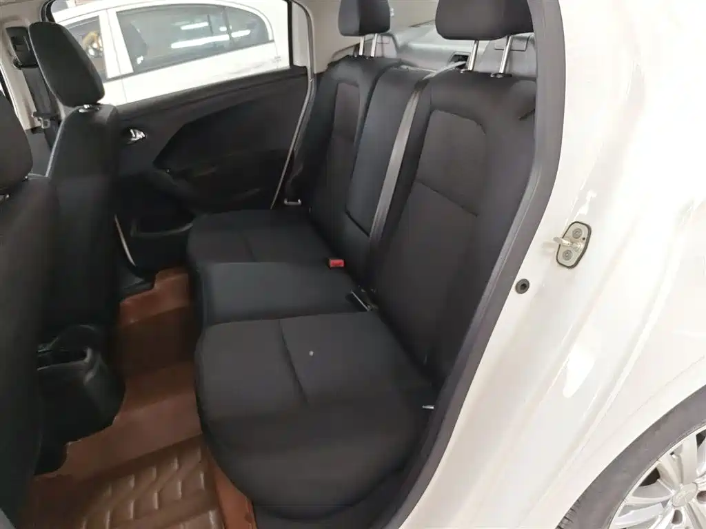 Peugeot 301 2014 1.6L Manual Luxury Edition фото 13