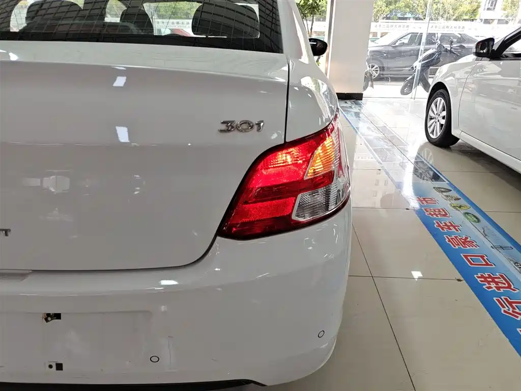 Peugeot 301 2014 1.6L Manual Luxury Edition фото 24